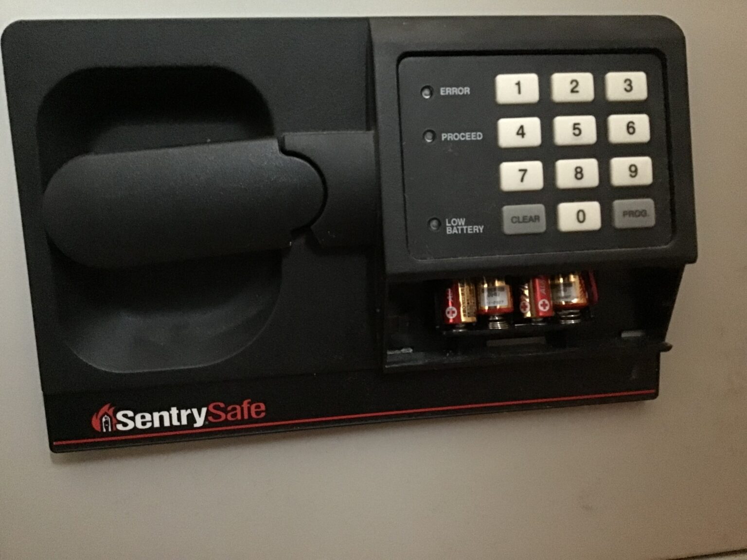 Sentry Safe金庫が開かなくなった時の電池切れの交換方法を教えます | A la japonais